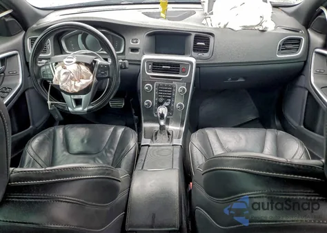 2017 Volvo S60 R Design z USA, uszkodzony, nr VIN YV149MTS7H2438651